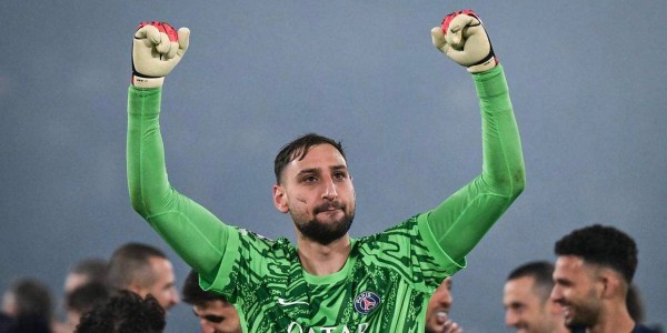 26岁意大利国门多纳鲁马陷进退两难境地，面临无球可踢的困境