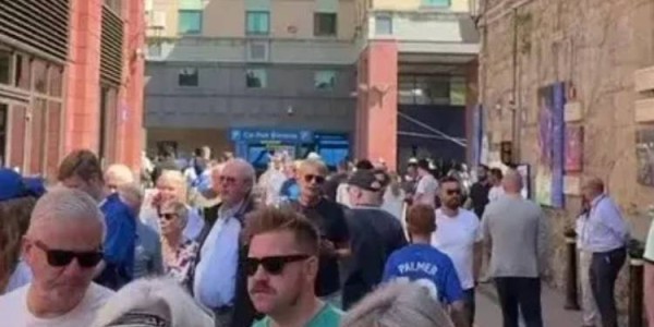 太阳报：切尔西手机APP票务系统瘫痪，数千球迷无法验票进场