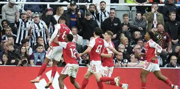 卖15人仍斩10连胜！埃梅里用残阵吊打曼联，豪门瞎找帅真瞎了眼？