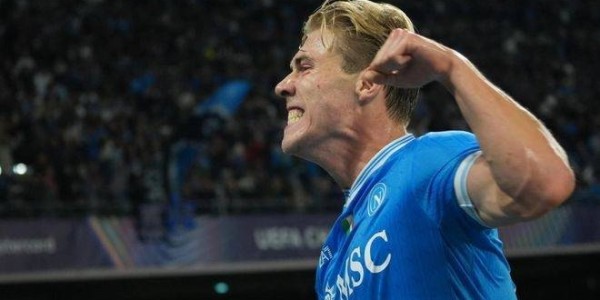 曼联弃将在那不勒斯封神！神锋欧冠双响救主，意大利媒体集体狂吹