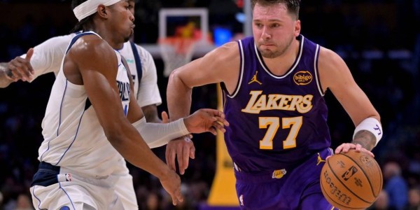 东契奇35+11老詹13+7 浓眉复出12分湖人胜独行侠