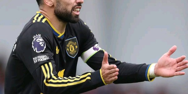 曝B费明年离开曼联已定，与库尼亚难兼容！中介对转会沙特有信心