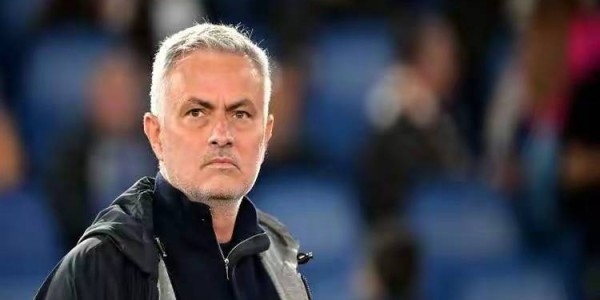 4连胜+0失球+1分紧咬榜首！穆帅大巴被嘲过时？他用铁血改写潮水太燃了