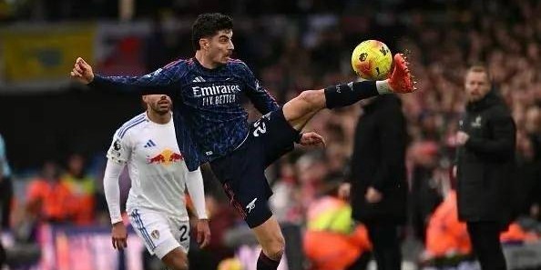 随着阿森纳4-0，切尔西3-2逆转，利物浦4-1，英超积分榜出炉