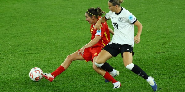 马里奥娜在阿森纳的首个赛季：荣耀与辉煌的传奇之旅